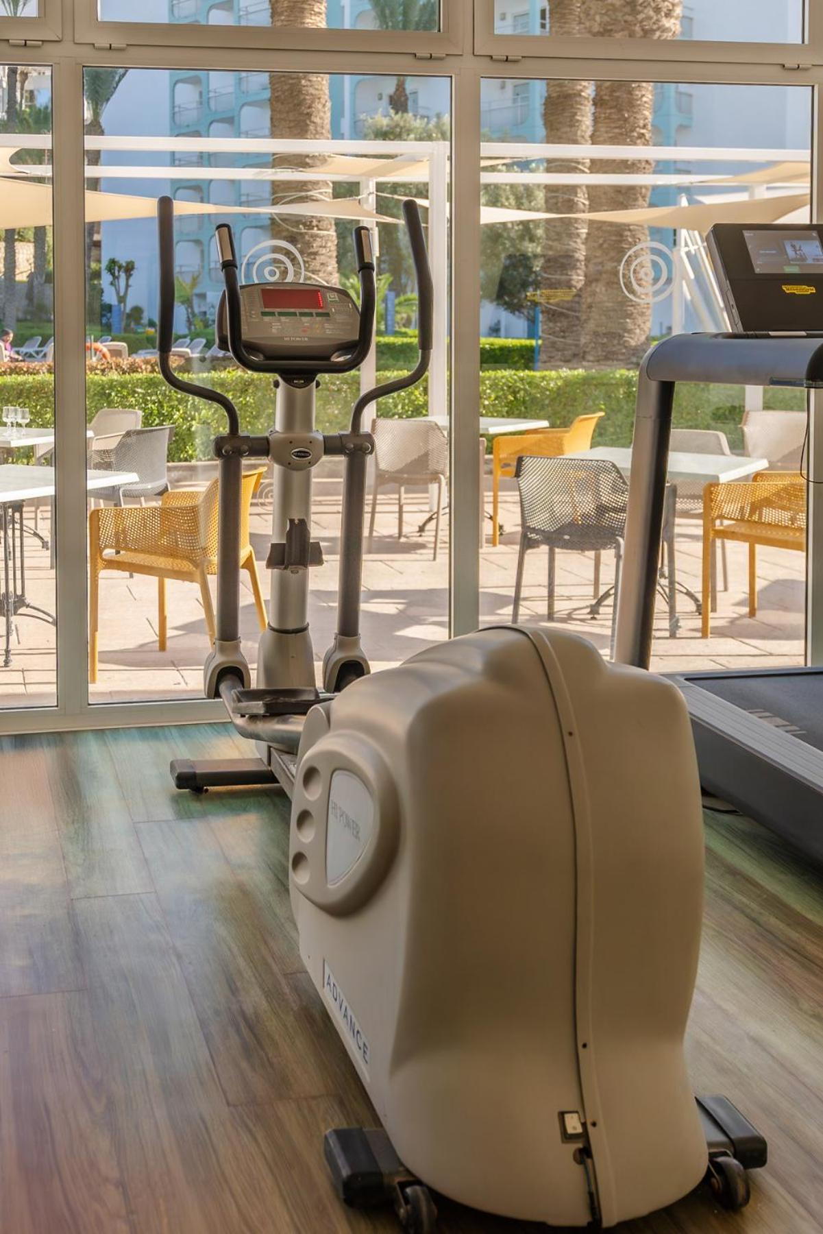 โรงแรมเคนซี ยูโรปา อกาดีร์ ภายนอก รูปภาพ An elliptical trainer