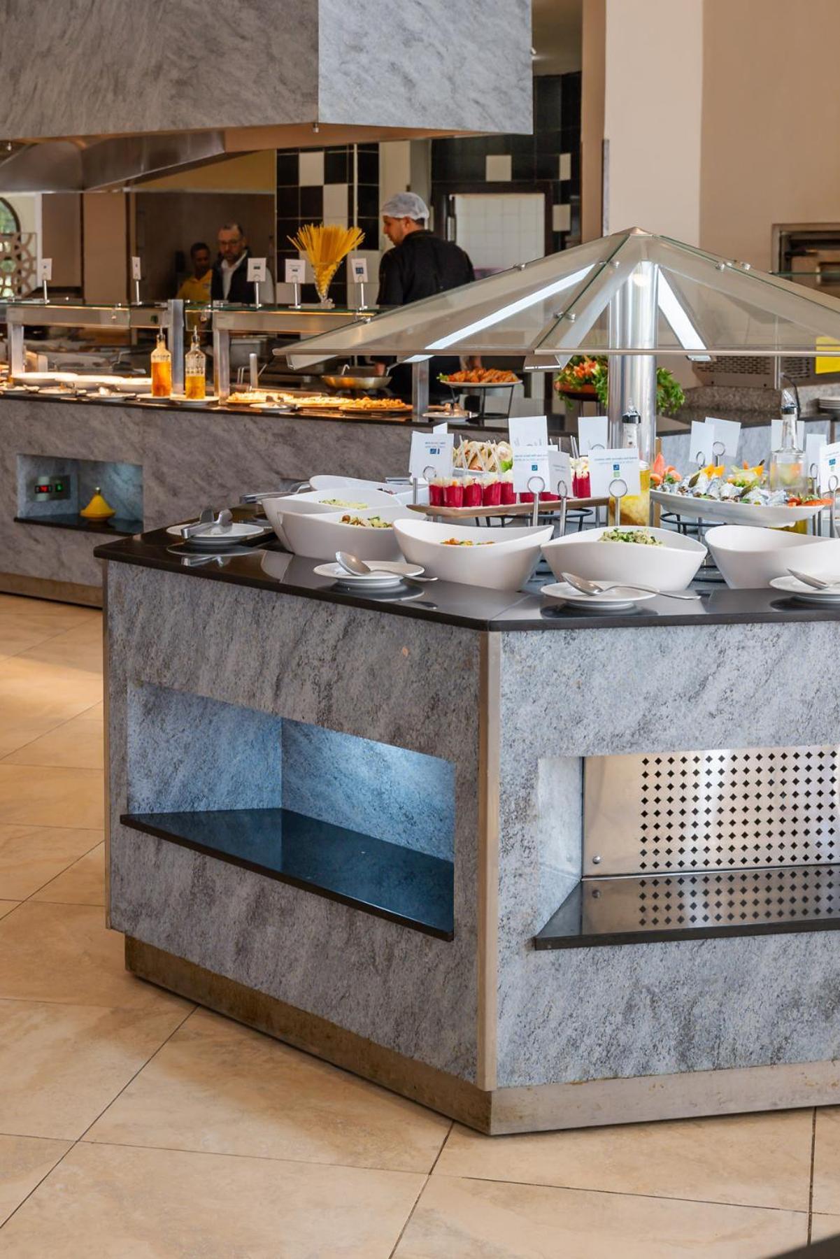 โรงแรมเคนซี ยูโรปา อกาดีร์ ภายนอก รูปภาพ A salad bar