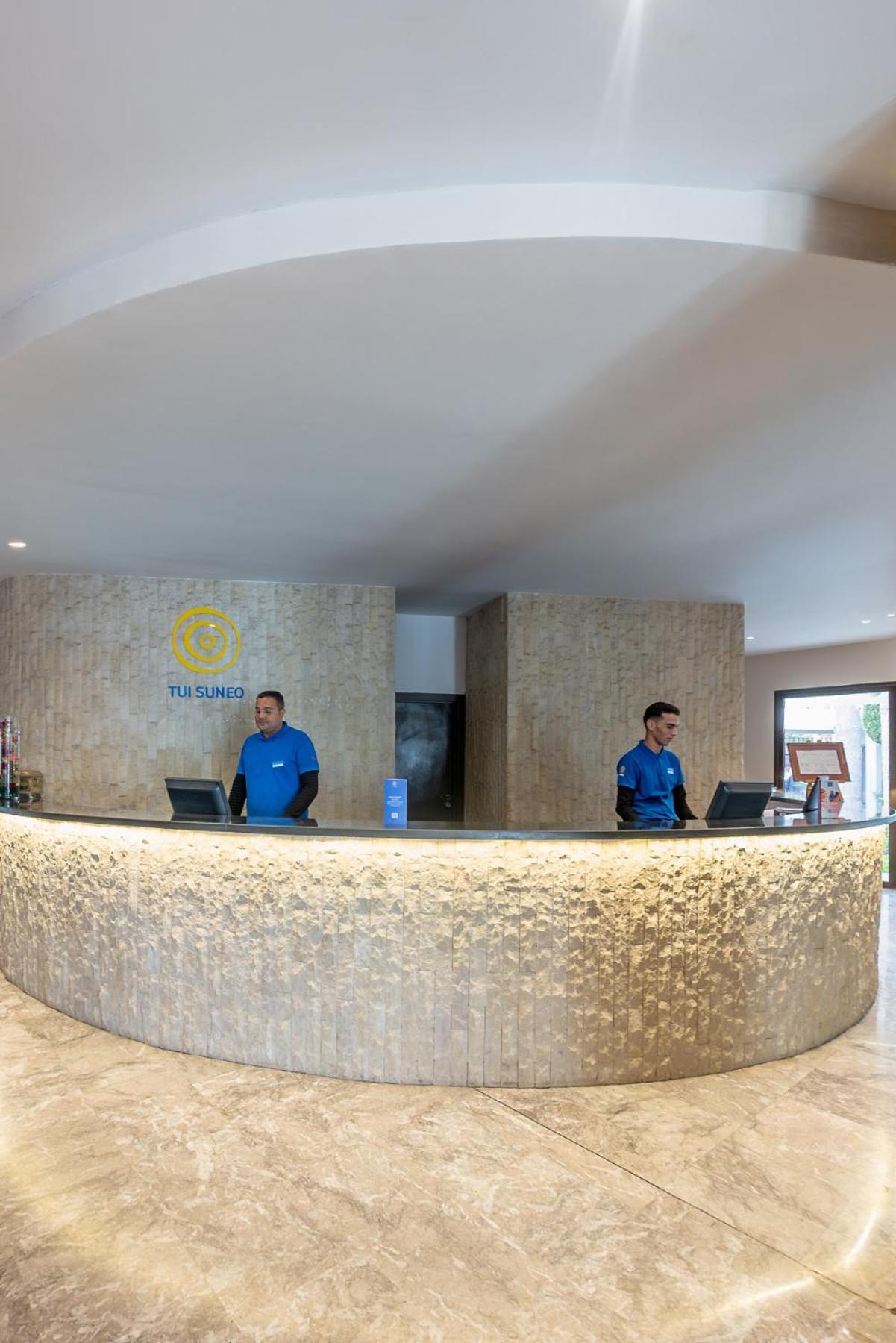 โรงแรมเคนซี ยูโรปา อกาดีร์ ภายนอก รูปภาพ Reception desk at the airport