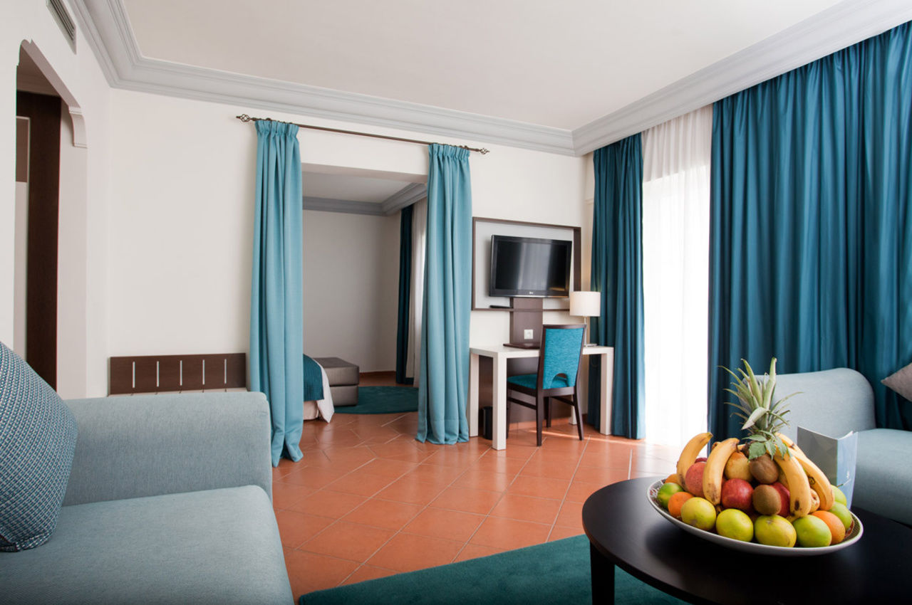 โรงแรมเคนซี ยูโรปา อกาดีร์ ภายนอก รูปภาพ A suite at the hotel